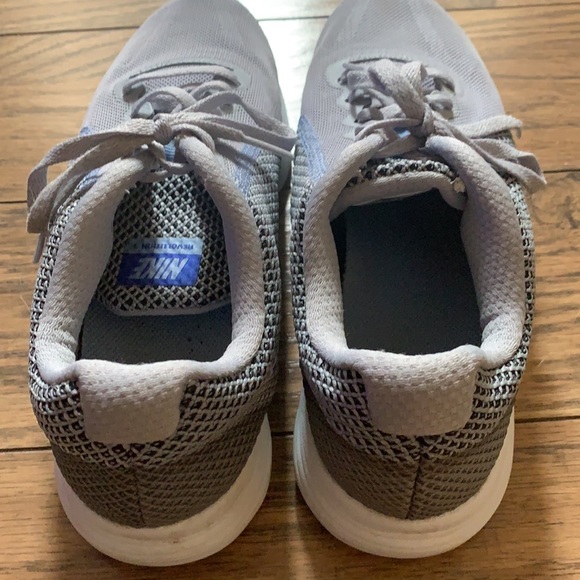 Nike Revolution 3 training shoes - Picture 3 of 5